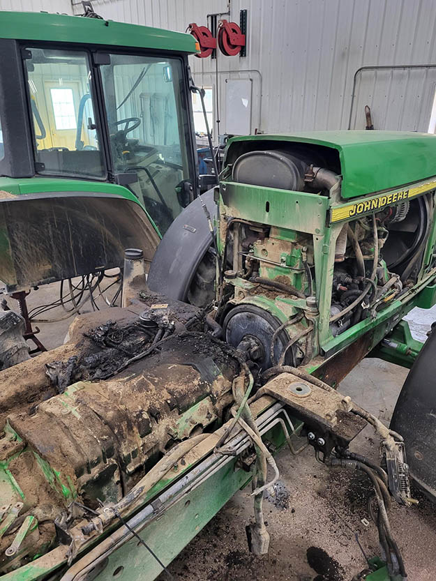 2001 John Deere 6410 Tractor - Image 3