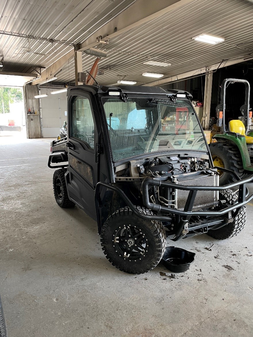 2022 John Deere Gator XUV 835M