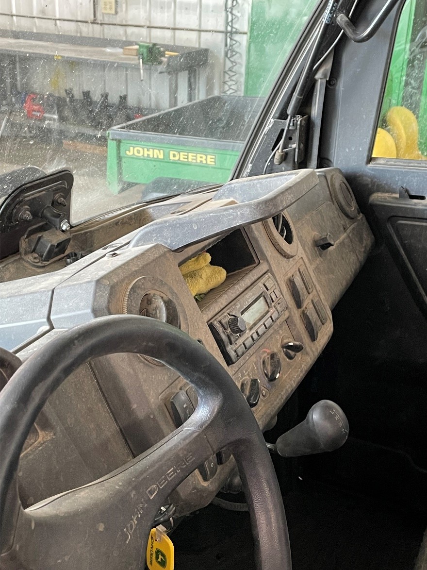 2022 John Deere Gator XUV 835M - Image 13