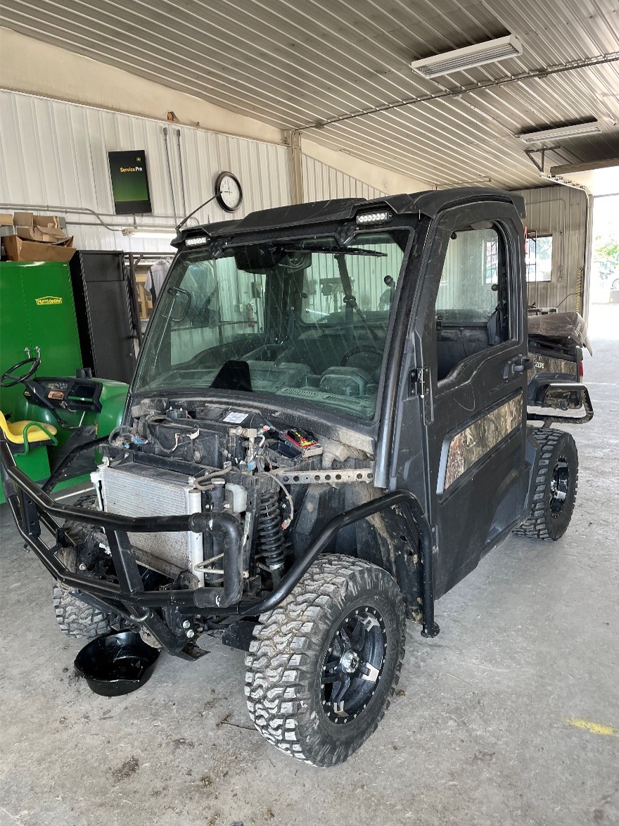 2022 John Deere Gator XUV 835M - Image 2