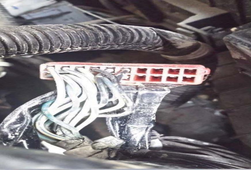 2015 Komatsu PC210 Excavator - Image 5