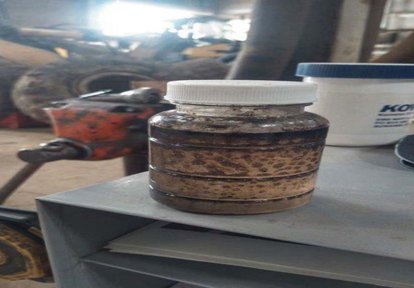 2015 Komatsu PC210 Excavator - Image 6