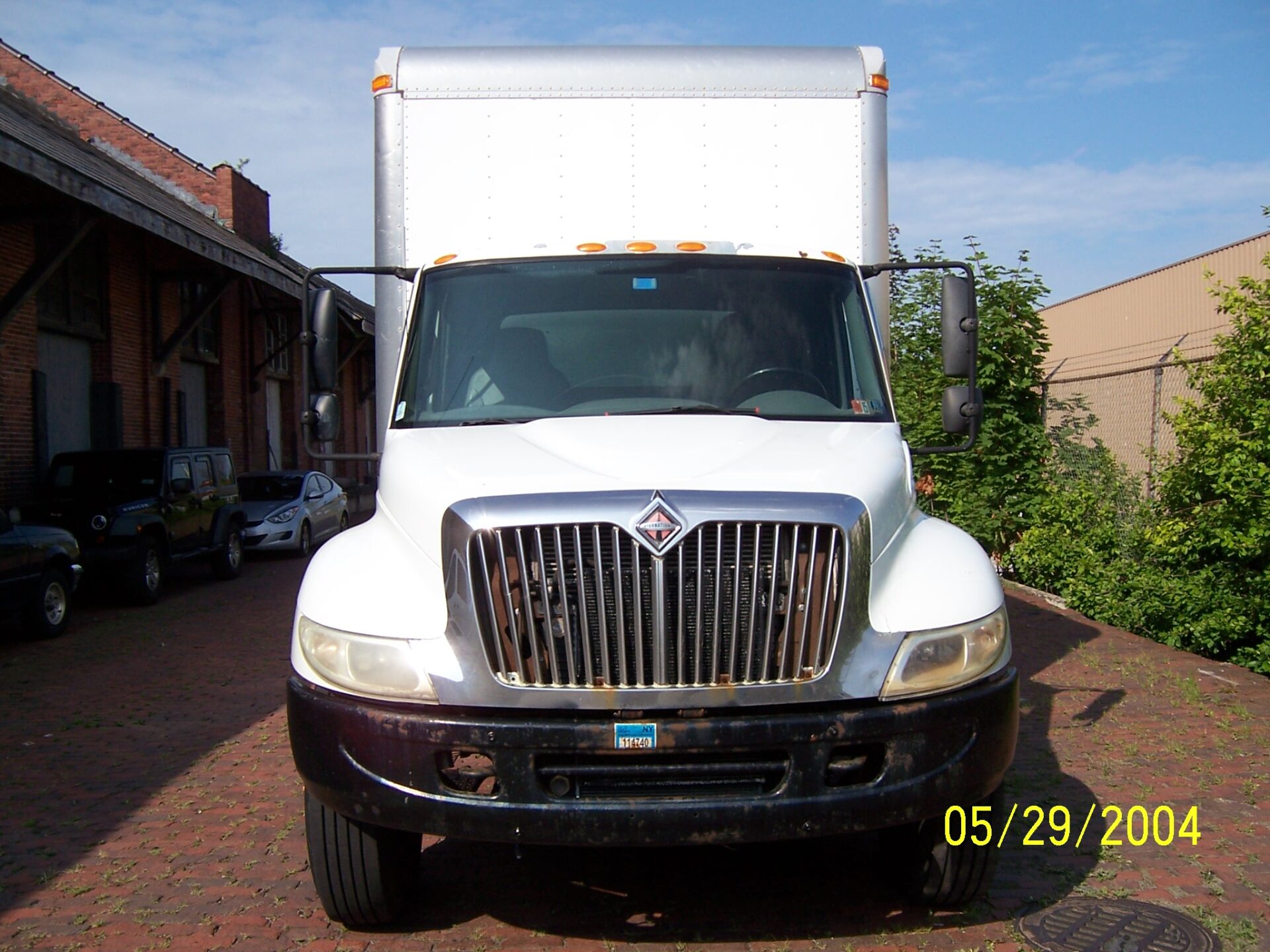2002 International 4400 Box Truck - Image 2