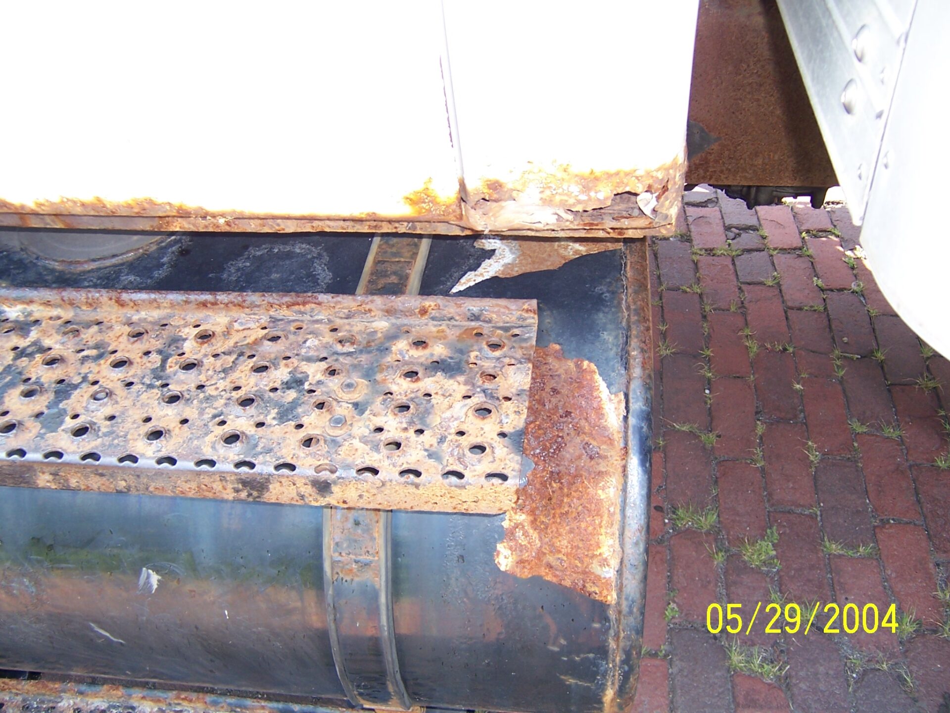 2002 International 4400 Box Truck - Image 3