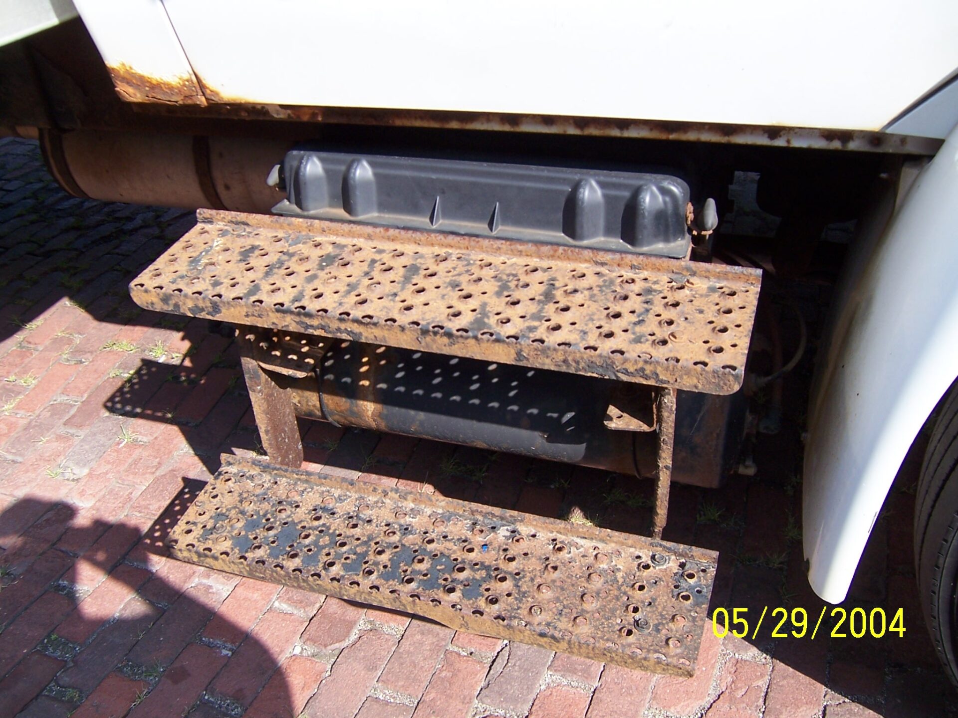 2002 International 4400 Box Truck - Image 8