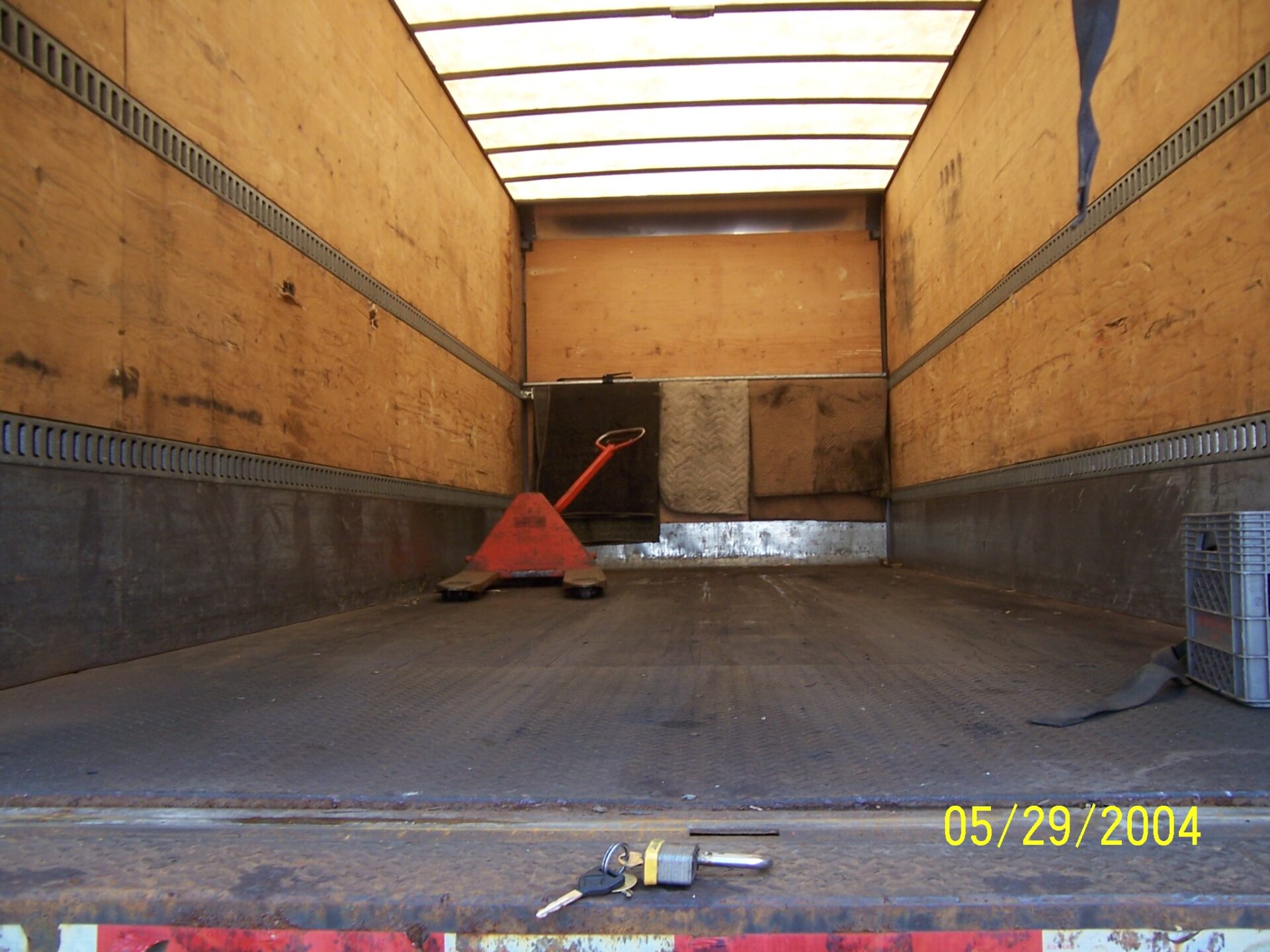 2002 International 4400 Box Truck - Image 9
