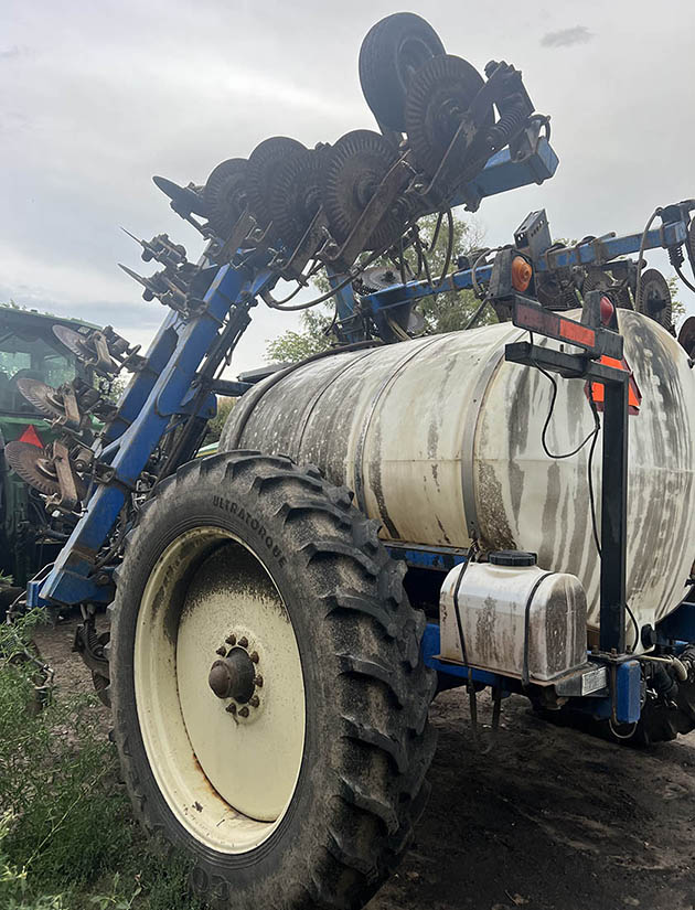 CASE IH DMI 2800 Liquid Fertilizer Applicator - Image 2