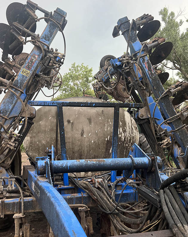 CASE IH DMI 2800 Liquid Fertilizer Applicator - Image 4