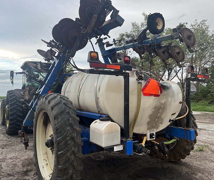 CASE IH DMI 2800 Liquid Fertilizer Applicator - Image 2