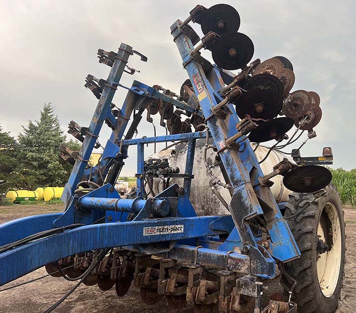 CASE IH DMI 2800 Liquid Fertilizer Applicator - Image 3