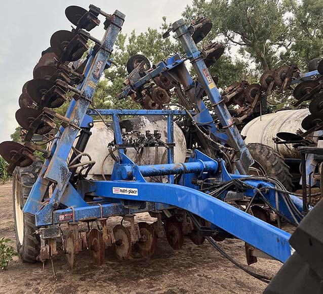 CASE IH DMI 2800 Liquid Fertilizer Applicator - Image 4
