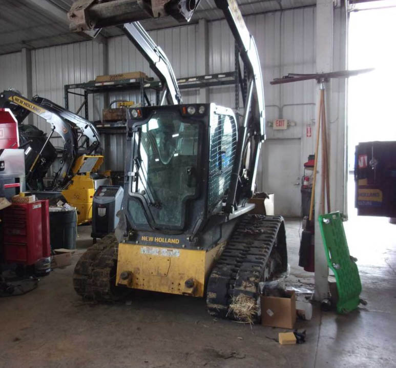 2019 New Holland C232 Skid Steer - Image 4