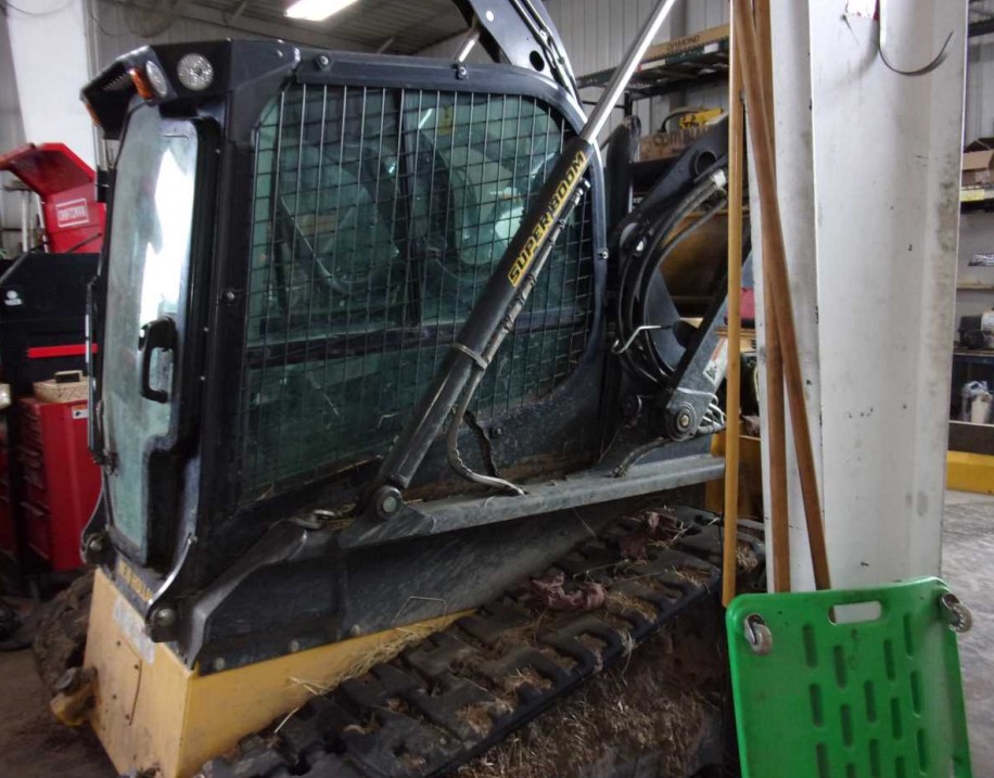 2019 New Holland C232 Skid Steer - Image 5