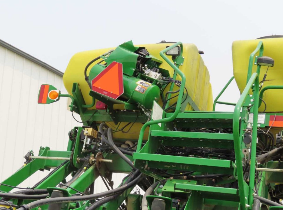 John Deere 1790 Planter - Image 13