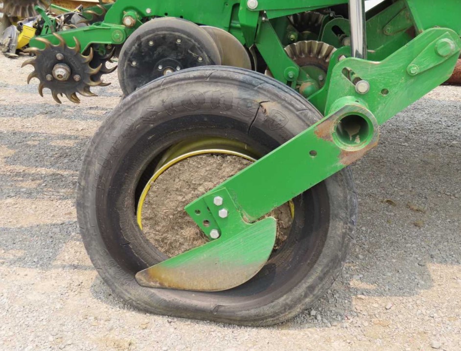 John Deere 1790 Planter - Image 14