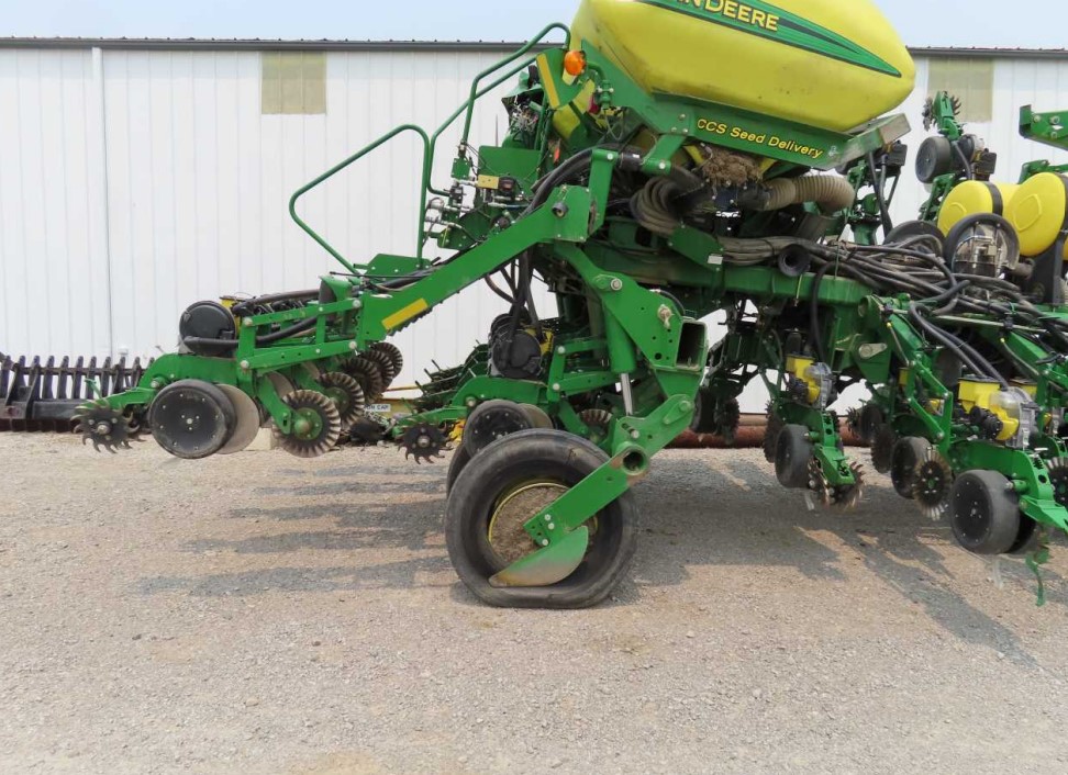 John Deere 1790 Planter - Image 2