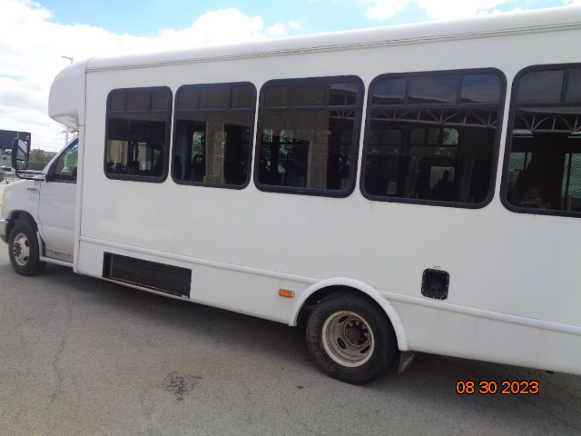 2017 Ford E-450 Forest River Starcraft Shuttle Bus - Image 27