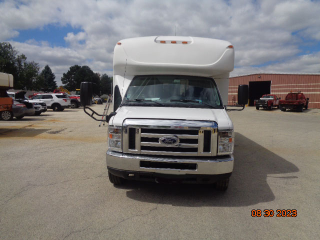 2017 Ford E-450 Forest River Starcraft Shuttle Bus - Image 28