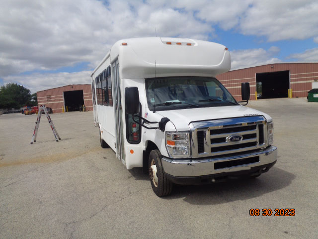 2017 Ford E-450 Forest River Starcraft Shuttle Bus - Image 29