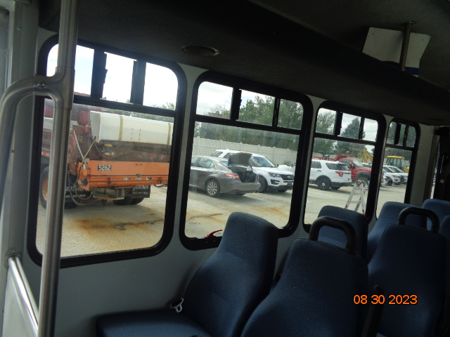 2017 Ford E-450 Forest River Starcraft Shuttle Bus - Image 35