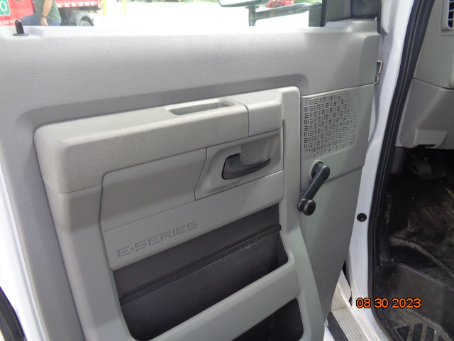 2017 Ford E-450 Forest River Starcraft Shuttle Bus - Image 39