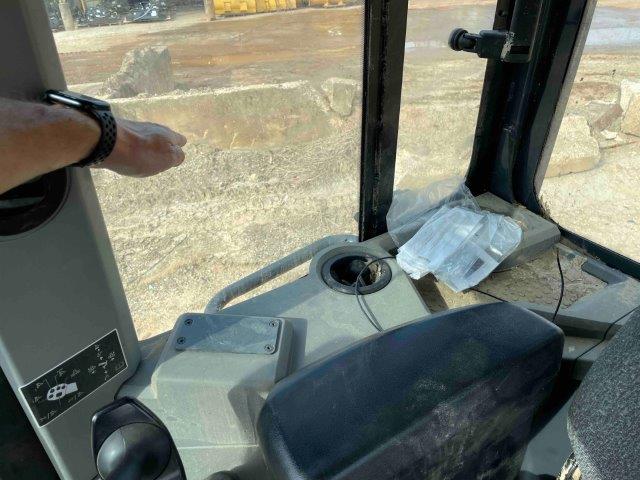 2023 John Deere 700L LGP Dozer - Image 11