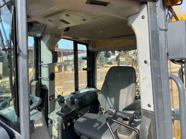 2023 John Deere 700L LGP Dozer - Image 13