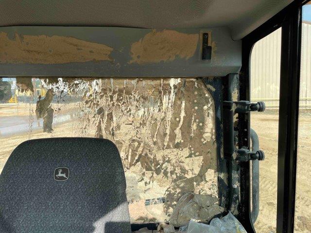 2023 John Deere 700L LGP Dozer - Image 2