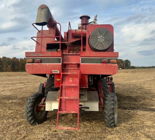 Case IH 1620 Combine and Case 1020 Head - Image 4