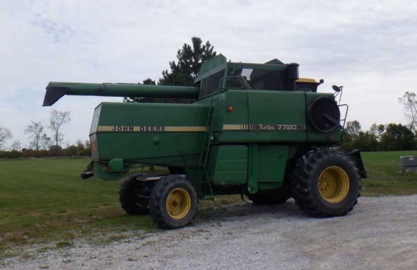 John Deere 7720 Turbo Combine