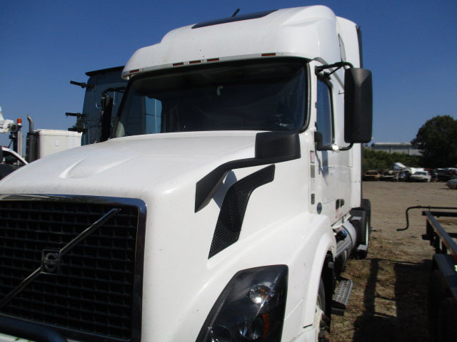 2015 Volvo VNL Truck - Image 11
