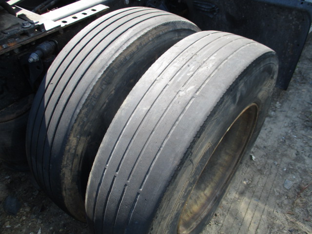 2015 Volvo VNL Truck - Image 14