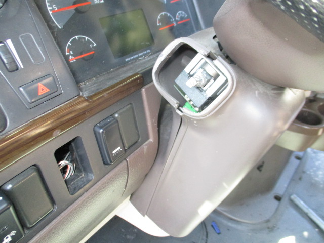 2015 Volvo VNL Truck - Image 3