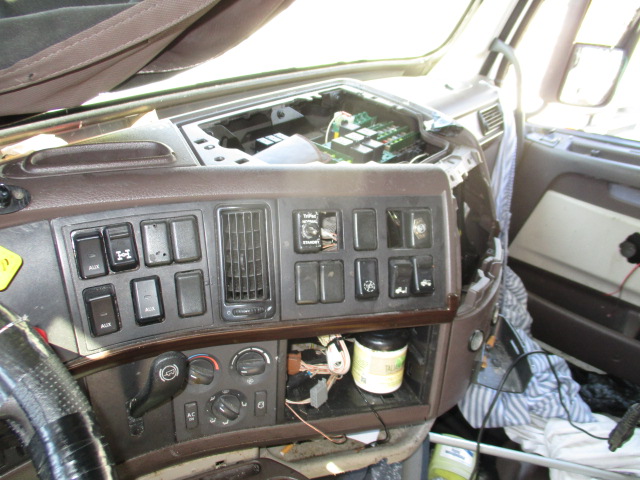 2015 Volvo VNL Truck - Image 4