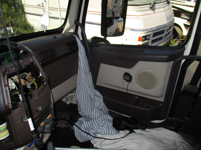 2015 Volvo VNL Truck - Image 5