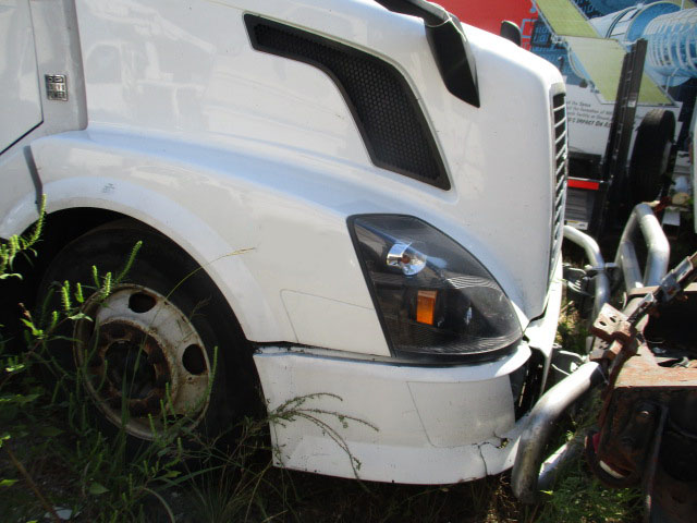 2015 Volvo VNL Truck - Image 8