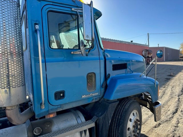 2003 Mack CH 600 Maxi Cruise - Image 4