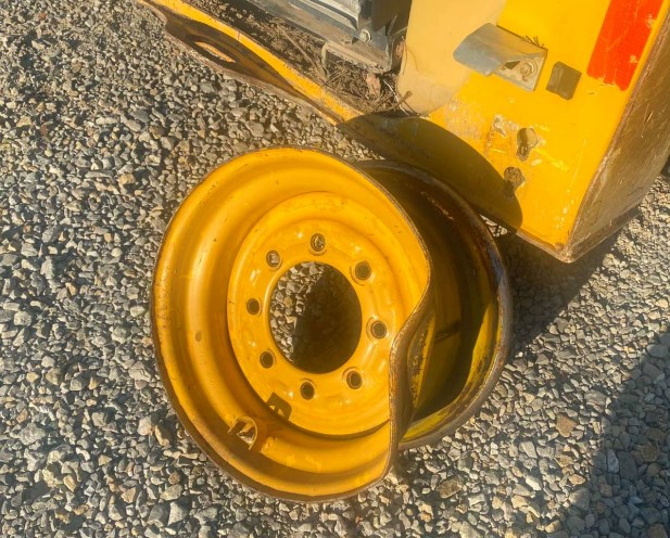 2021 John Deere 318G Skid Steer - Image 15