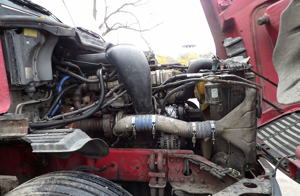 2010 Freightliner CST120 - Image 2