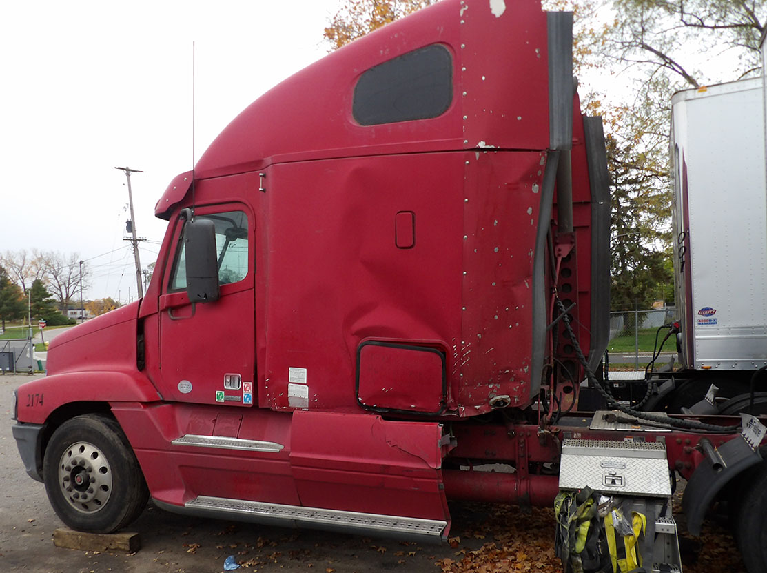 2010 Freightliner CST120 - Image 4