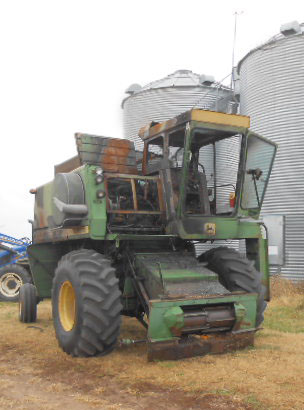 1972 John Deere 4400 Combine
