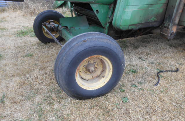 1972 John Deere 4400 Combine - Image 10