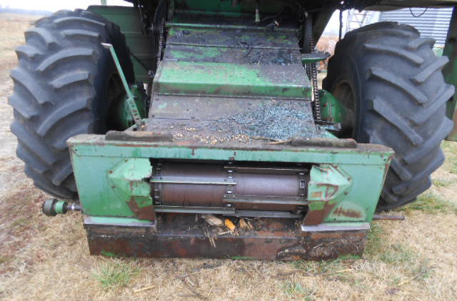 1972 John Deere 4400 Combine - Image 2