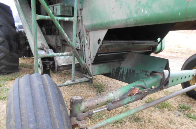 1972 John Deere 4400 Combine - Image 3