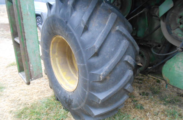 1972 John Deere 4400 Combine - Image 5