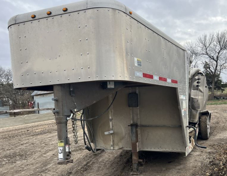 2014 Wilson Livestock Trailer - Image 2