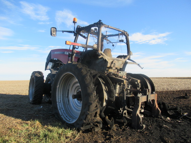 2014 CASE IH 340 Magnum Tractor - Image 13