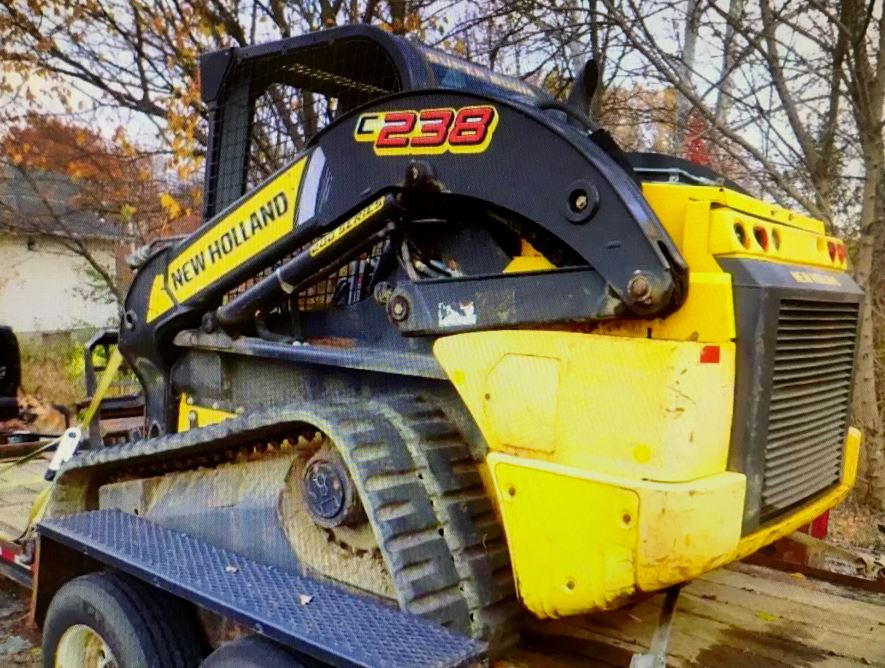 2016 New Holland c238 Track Loader - Image 3