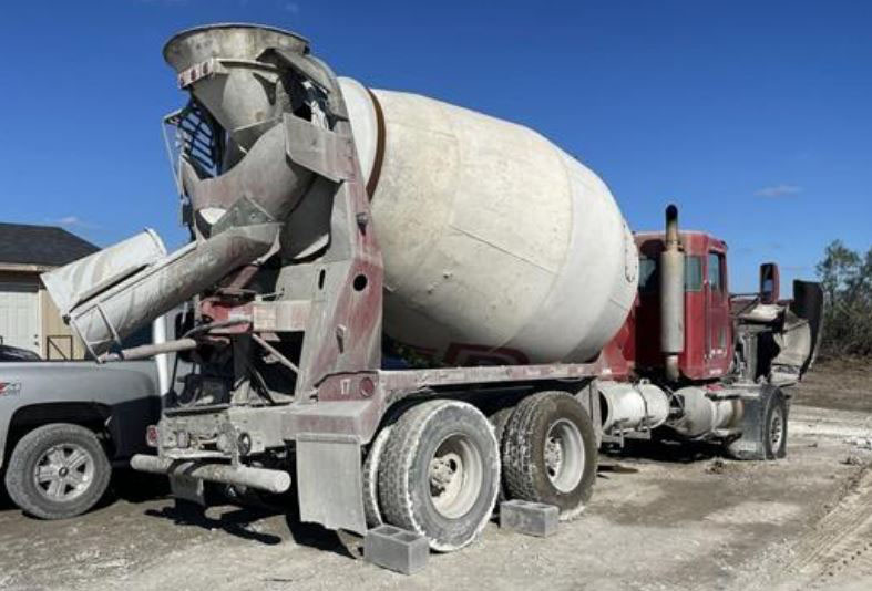2006 Kenworth T880 Concrete Truck - Image 10