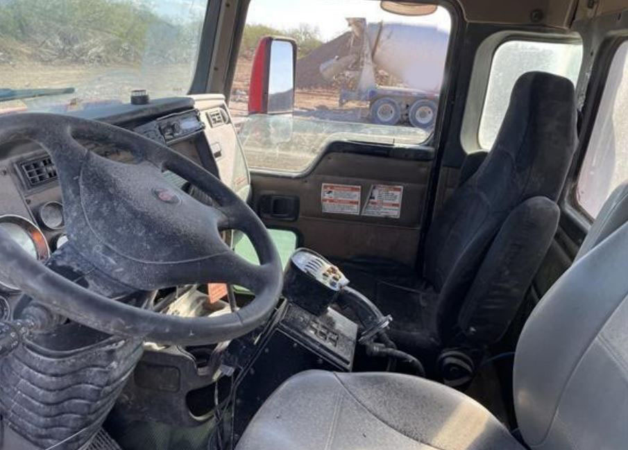 2006 Kenworth T880 Concrete Truck - Image 12